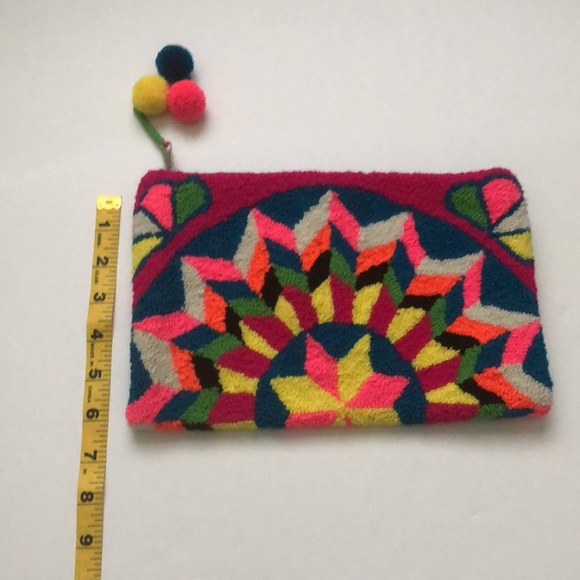 Authentic Handmade Colombian Wayuu Clutch - Picture 7 of 7